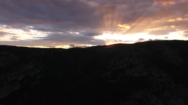 法国南部圣吉莱姆沙漠日落的空中景观 — 图库视频影像