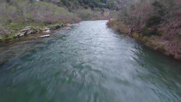 Κηφήνας Άποψη Χαμηλό Υψόμετρο Που Φέρουν Μέχρι Τον Ποταμό Herault — Αρχείο Βίντεο