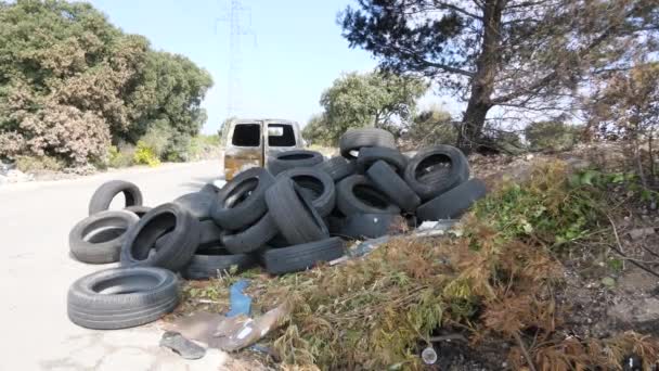 Grote Stapel Banden Illegale Vuilnisbelt Milieuvervuiling Aix Provence Frankrijk — Stockvideo