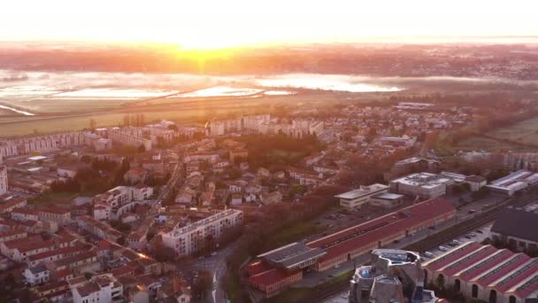 Epica Aerea Indietro Che Viaggia Sopra Arles Edificio Moderno Francia — Video Stock