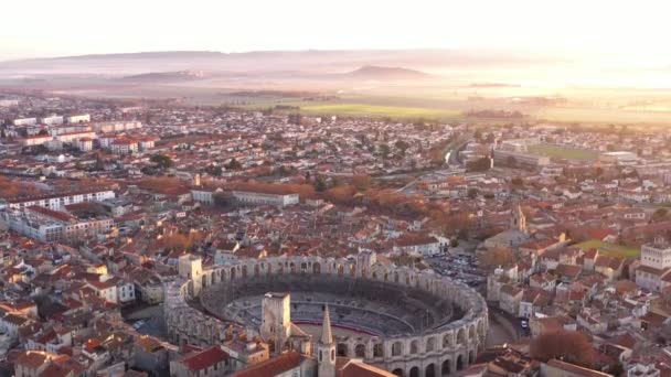 Arles Tiro Aereo Albe Montagne Campo Nebbioso Anfiteatro Francia Camargue — Video Stock