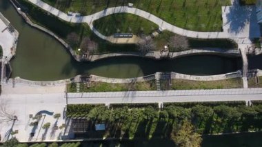 Fonserannes, Bziers yakınlarındaki Canal du Midi kanalındaki merdivenleri kilitliyor. Hava aracı görünümü 