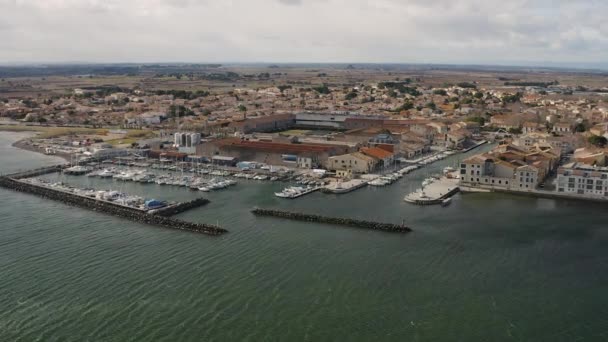 Global aerial view of Marseillan town and port during a sunny windy day Thau — Stock Video