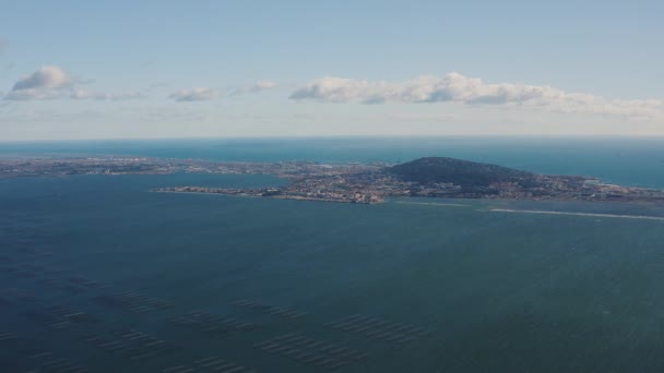 Venecia ciudad francesa de Languedoc puerto y balneario vista aérea — Vídeos de Stock