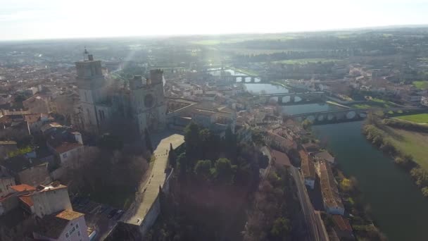 Verbazingwekkend Uitzicht Beziers Kathedraal Met Rivier Orb Trein Een Brug — Stockvideo