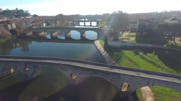 ベジェフランスの橋や川Orb上の低高度飛行 — ストック動画