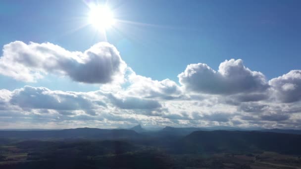 Pic Saint Loup Berg Bakgrunden Antenn Drönare Skott Himlen Med — Stockvideo