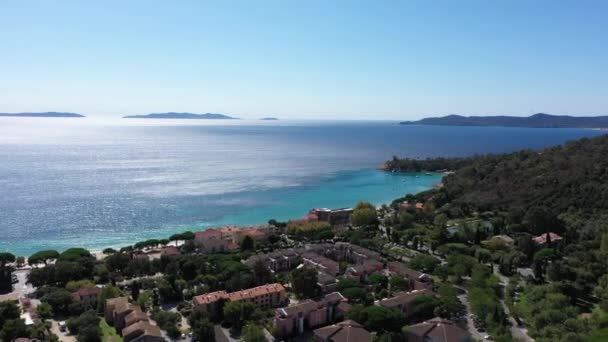 Miasto Cavalire Widok Lotu Ptaka Słoneczny Dzień Nadmorska Plaża Śródziemnomorska — Wideo stockowe