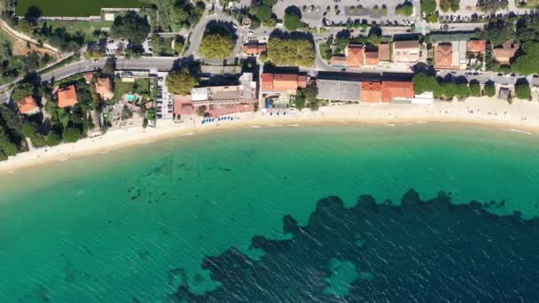 海辺のリゾートパラダイス砂浜Cavaliere City空撮晴れた日の休暇フランスのリビエラ — ストック動画