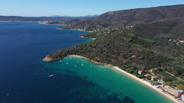 Luchtfoto Drone Uitzicht Een Strand Aankomen Bij Layet Zandstrand Naturisten — Stockvideo