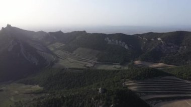 Dentelles de Montmirail Vaucluse Provence dağlarının panoramik hava manzarası