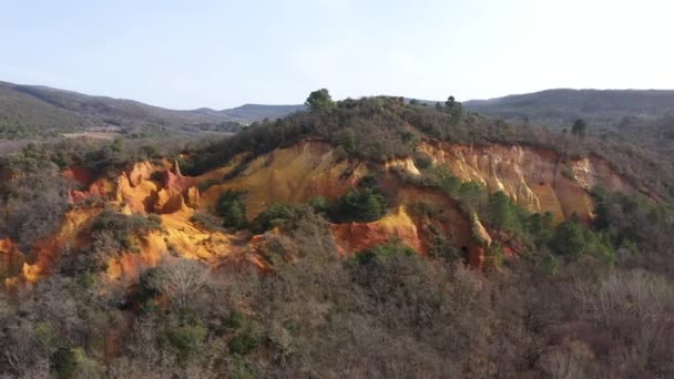 Montagne ocre rosse Rossiglione Rustrel Colorado Colpo aereo provenzale — Video Stock