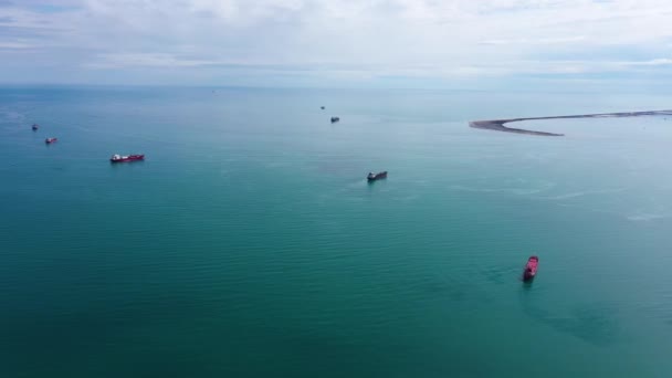 Montones Petroleros Esperando Mar Mediterráneo Fos Sur Mer Francia Vista — Vídeo de stock