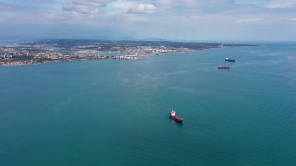 Vista Aérea Sobre Grandes Petroleiros Petróleo Bruto Porto Comercial Mar — Vídeo de Stock