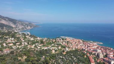 Menton Fransız-İtalyan sınırının geniş hava manzarası