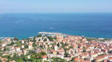 Saint-Michel-Archange Bazilikası ve Menton Limanı, Fransa 