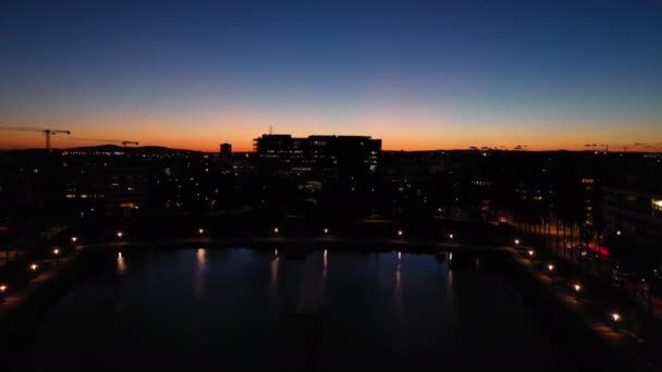 Montpellier noční letecký pohled na přístav Marianne okolí basin radnice — Stock video