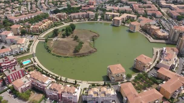 Moderno bairro marina Porto Ariane Lattes tiro aéreo edifícios residenciais — Vídeo de Stock