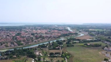 Lez Nehri, Montpellier Fransa 'nın arka planında Akdeniz' i havadan vuruyor.