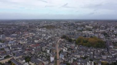 Bulutlu hava manzarası le Mans Sarthe departmanı Ödeme de la Loire şehir merkezi