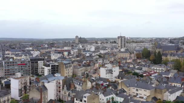 Dia nublado tiro aéreo sobre le Mans cidade França bairro residencial — Vídeo de Stock