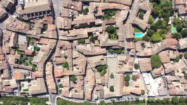 Wohngebiet im Stadtzentrum l 'Isle sur Sorgue Frankreich Luftaufnahme — Stockvideo