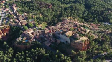 Roussillon hava manzarası Luberon Tepesi 'nin Doğal Bölge Parkı