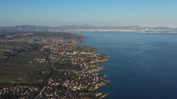 Costa mediterranea costa e mare Marsiglia sullo sfondo tramonto Francia blu — Video Stock