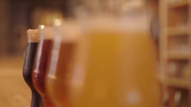 Montpellier, Fransa 'da bar tezgahında sanatsal bira kadehlerine odaklanıyoruz.