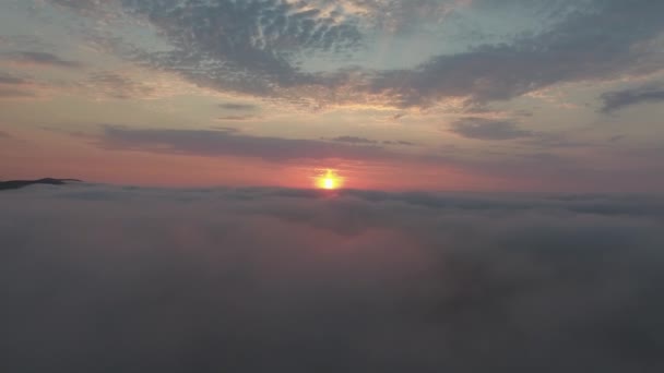 Samolot Przelatujący Nad Chmurami Podczas Wschodu Słońca Położenie Południu Francji — Wideo stockowe