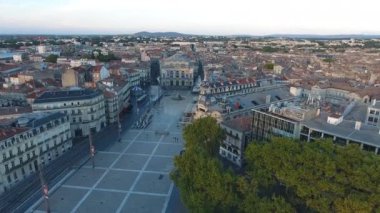 Montpellier 'in hava manzaralı yeri. Sabahın erken saatlerinde kimse yok.
