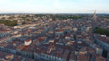 Montpellier merkez Ecusson 'ın güzel hava manzarası. Gün doğumu berrak gökyüzü