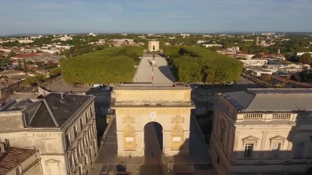 Promenade du Peyrou park Arc de Triomphe vista drone amanecer — Vídeos de Stock