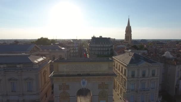 Montpellier Ecusson viaggio aereo da cima a fondo, raggio di sole sull'Arco — Video Stock