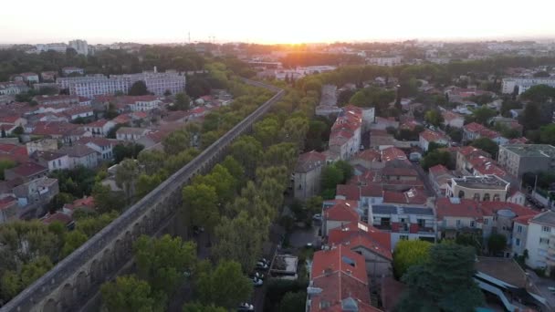 Survoler le vieil aqueduc de Montpellier les arceaux quartier France — Video