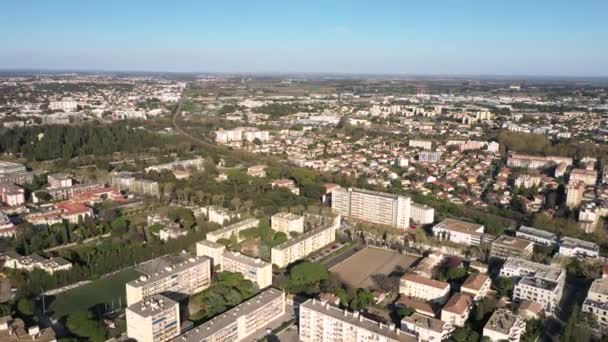 Beaux Arts buurt in Montpellier antenne drone uitzicht huis en gebouwen — Stockvideo