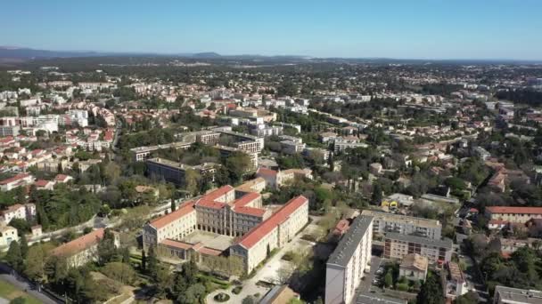 Zona residenziale nel centro di Montpellier drone colpo giornata di sole, edifici — Video Stock