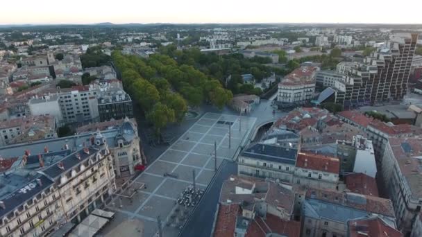 Lever de soleil sur la place de la comédie Montpellier vue aérienne — Video