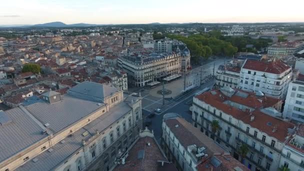 Flyg runt plats de la comedie montpellier drönare antenn utsikt — Stockvideo