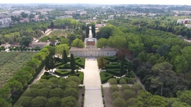Domaine d 'O med fransk formell trädgård antenn drönare vy i Montpellier Frankrike — Stockvideo