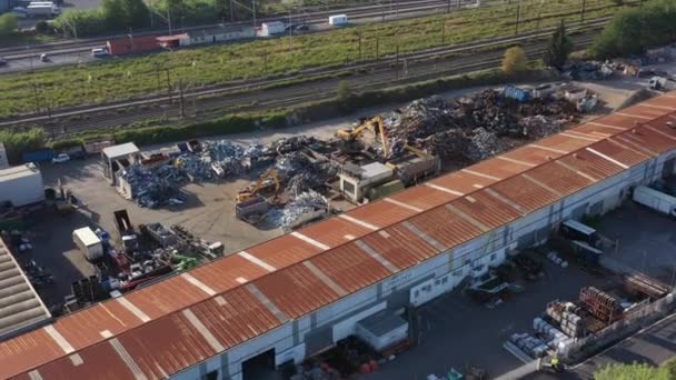 Luftaufnahme eines Schrottplatzes Recycling-Deponie sonniger Tag Montpellier Frankreich — Stockvideo