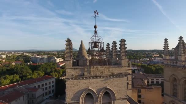 Drone Che Vola Intorno Campanile Della Cattedrale Montpellier Mattina Presto — Video Stock