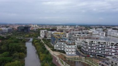 Marianne Montpellier Limanı Hava manzaralı Bulutlu bir gün le Lez Nehri Fransa