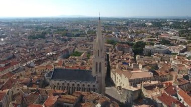 Sainte Anne Kilisesi 'nin etrafındaki uçuş Montpellier Eusson