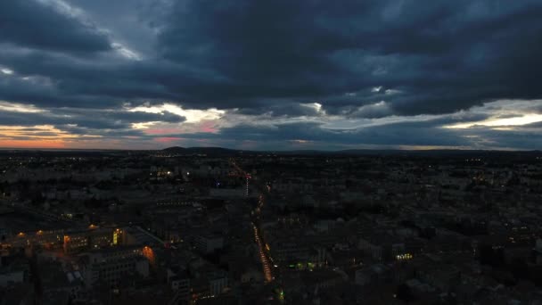 蒙彼利埃 · 埃克斯森多云的屋顶上的壮丽景色.低空飞行 — 图库视频影像