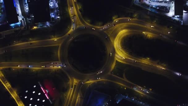 Vol lent par drone vers l'église Montpellier Saint-Anne journée nuageuse — Video