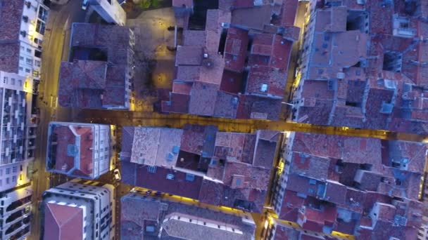 Ecusson Montpellier soir vue aérienne de la rue vue aérienne drone. — Video