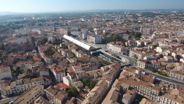 Volando Hacia Montpellier Centro Estación Tren Por Dron Día Soleado — Vídeo de stock
