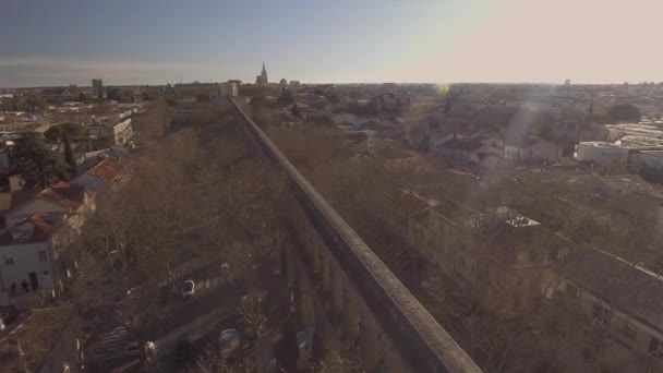 Утренний полет дрона над рынком в Монпелье — стоковое видео