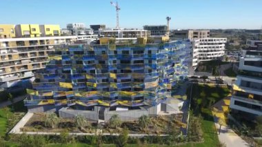 Modern bölge Port Marianne Montpellier 'de lüks bir konut. Çatı katı havuz havuzu manzaralı.